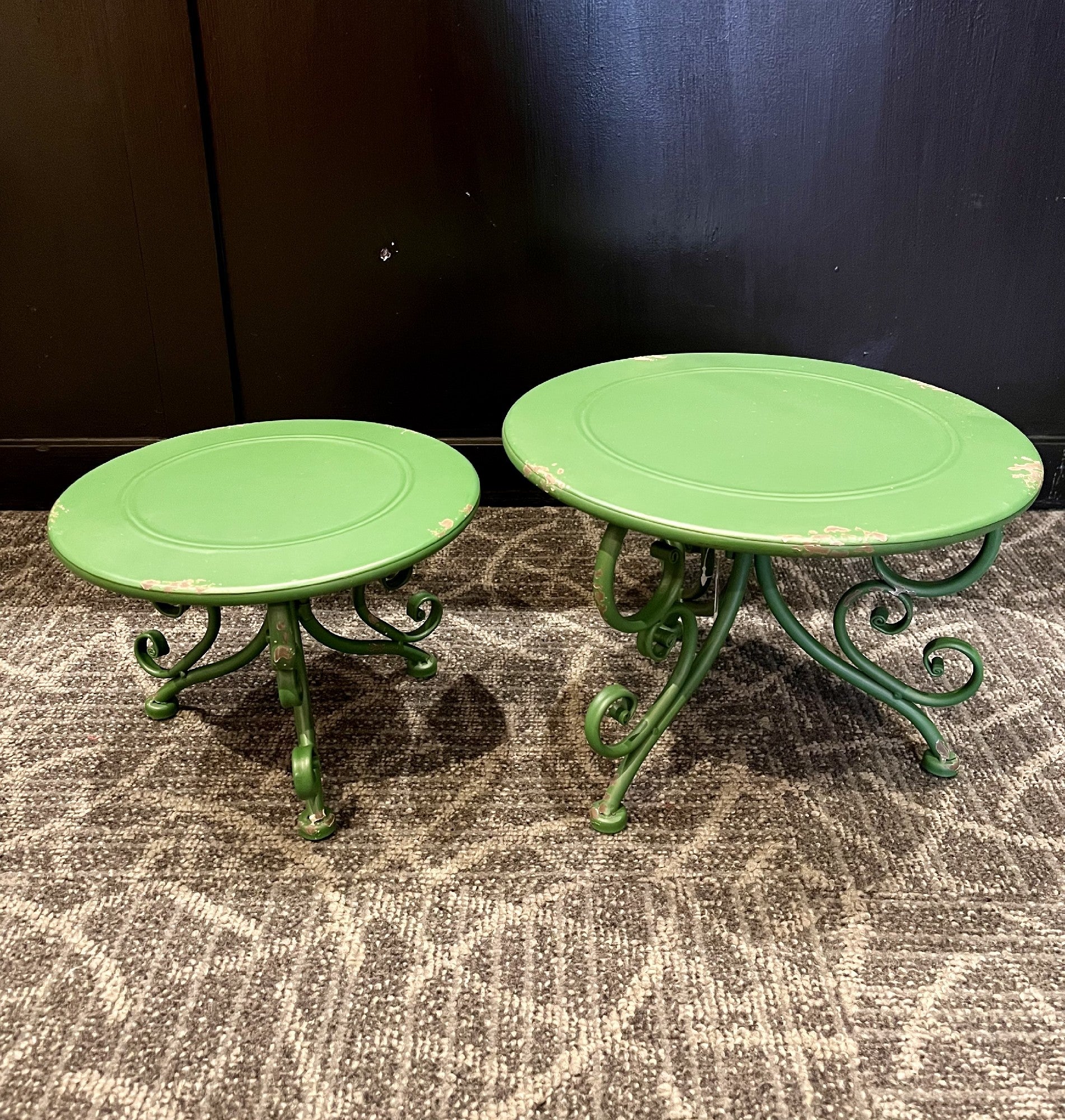 GREEN METAL RISER 10 INCH 4228914 – Making Spirits Bright