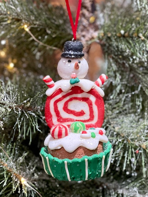 GINGERBREAD SNOWMAN ON CUPCAKE HANGING ORNAMENT 4216270