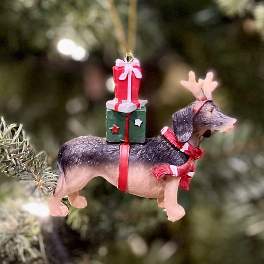 CHRISTMAS DACHSHUND WITH PRESENT STACK HANGING ORNAMENT XCD162