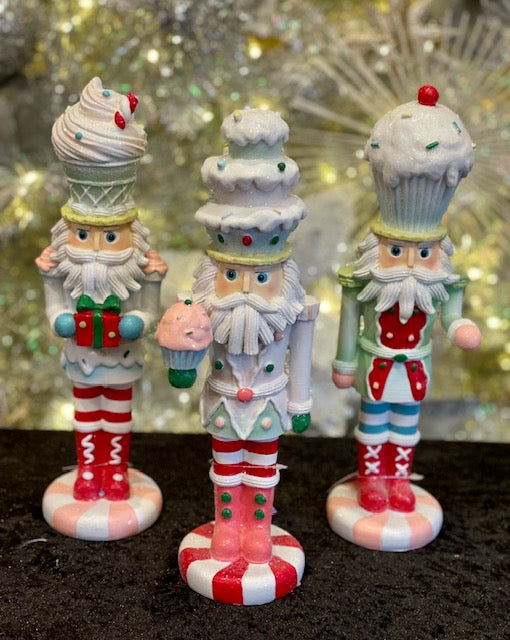 CANDY NUTCRACKER WITH CUPCAKE TOPPER XSWT01A