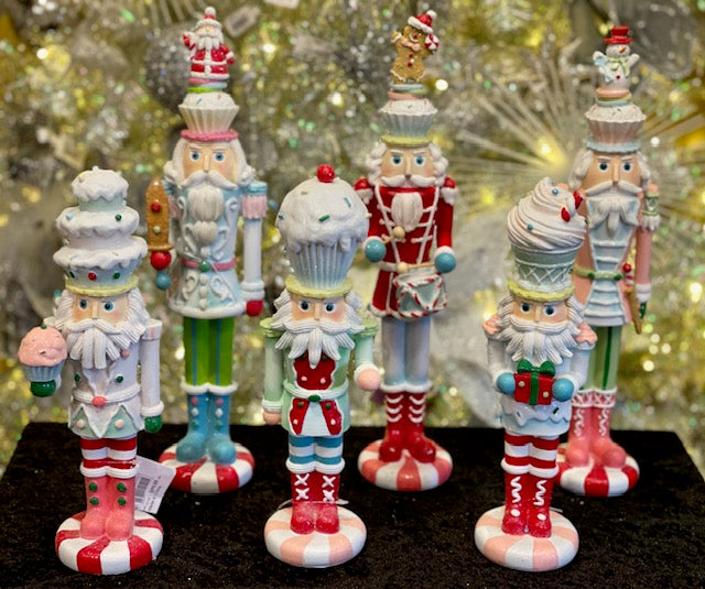 CANDY NUTCRACKER WITH CUPCAKE TOPPER XSWT01A
