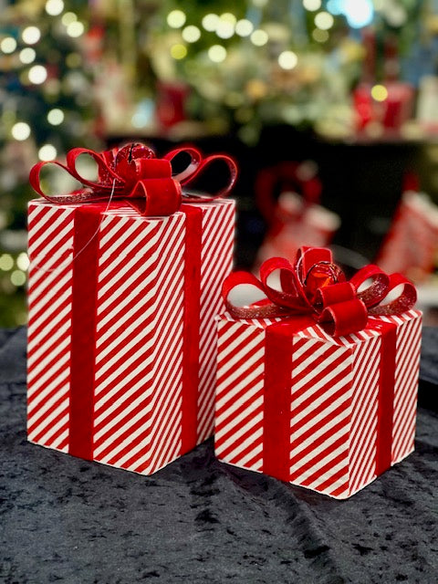 RED & WHITE STRIPED LARGE CHRISTMAS PRESENT 4202415