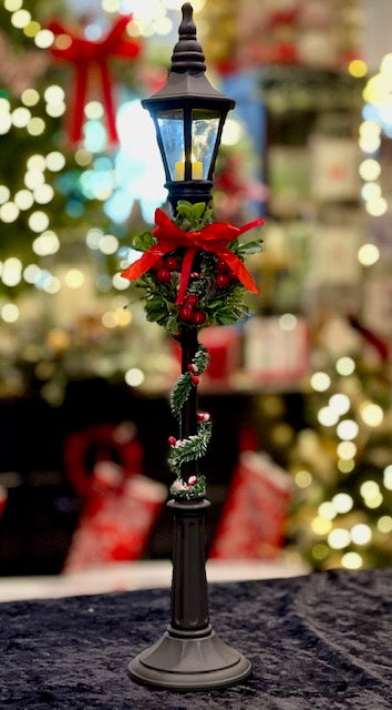 BLACK LED LAMP POST WITH WREATH 4412531