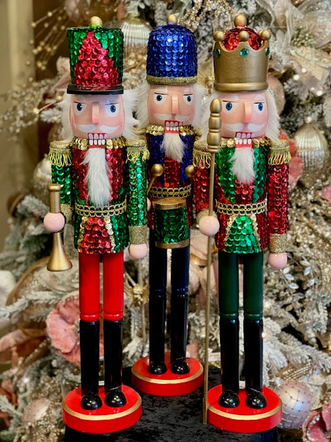 LARGE RED GREEN SEQUIN WOODEN NUTCRACKER WITH CROWN & STAFF XWANIN3