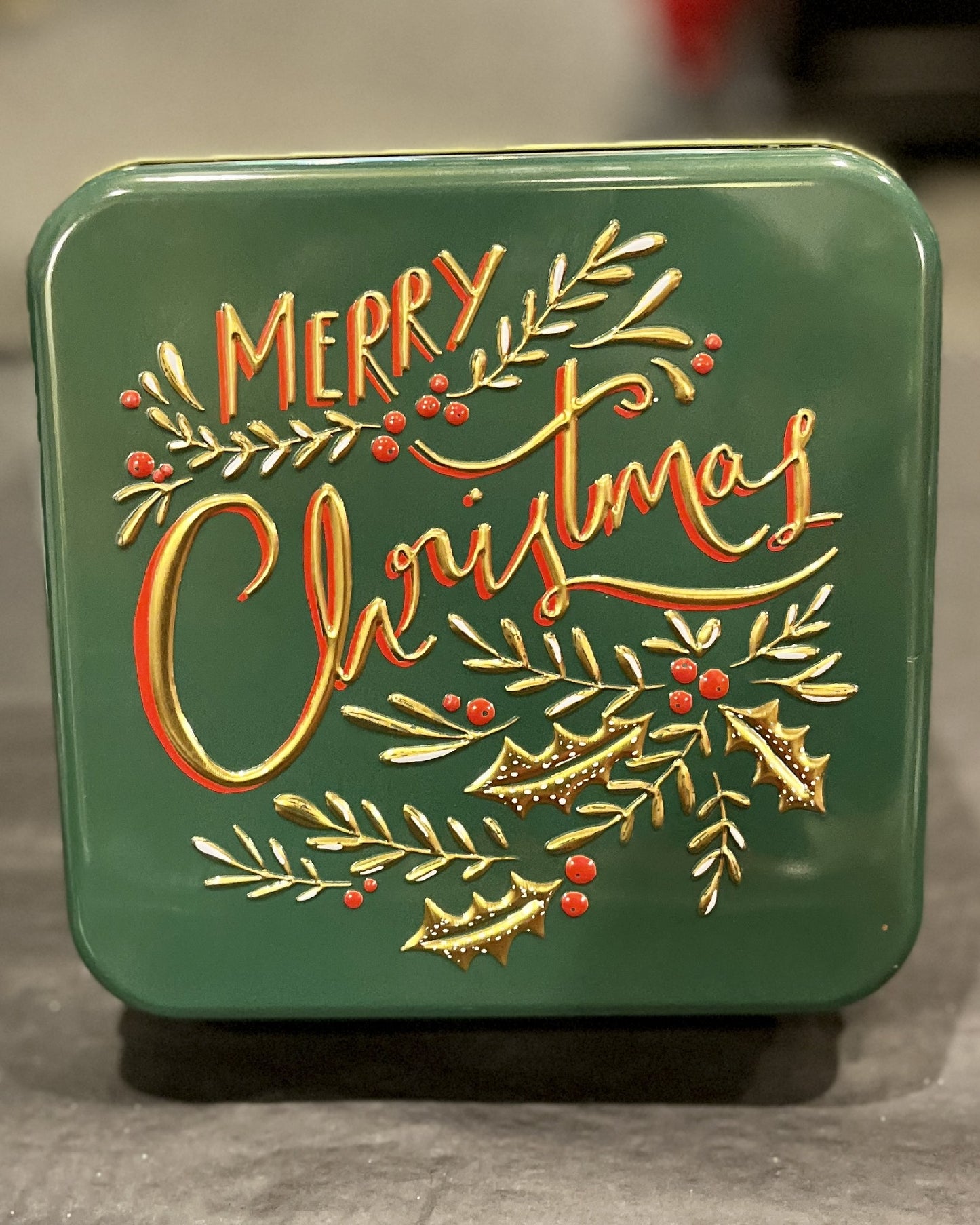 MERRY CHRISTMAS BISCUIT TIN X371763