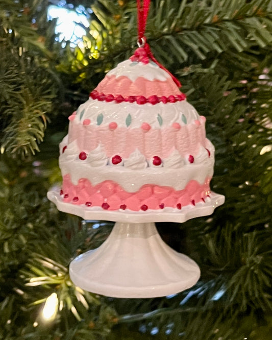 WHITE PUDDING LAYER CAKE ORNAMENT RTM611