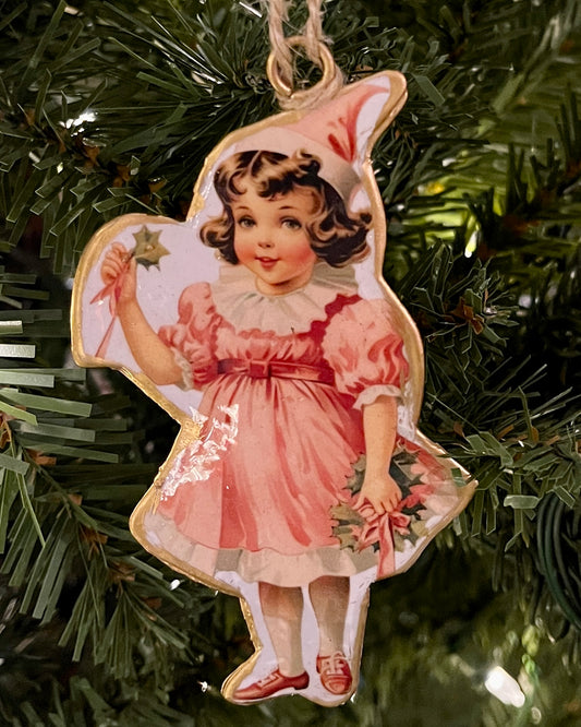 VINTAGE ANGEL HOLDING WREATH HANGING ORNAMENT UC554154