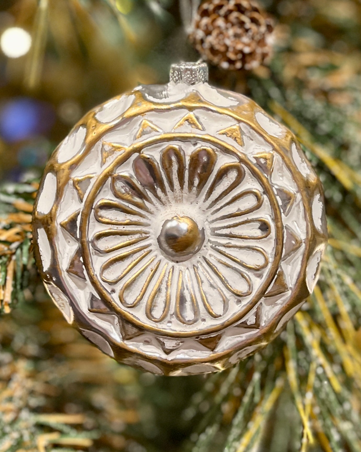 WHITE & GOLD ROUND DISC ANTIQUE GLASS HANGING ORNAMENT 4224571