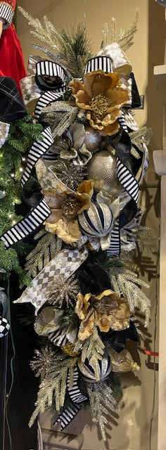 LUXE BLACK, GOLD, CHAMPAGNE HANGING DISPLAY WITH BOW