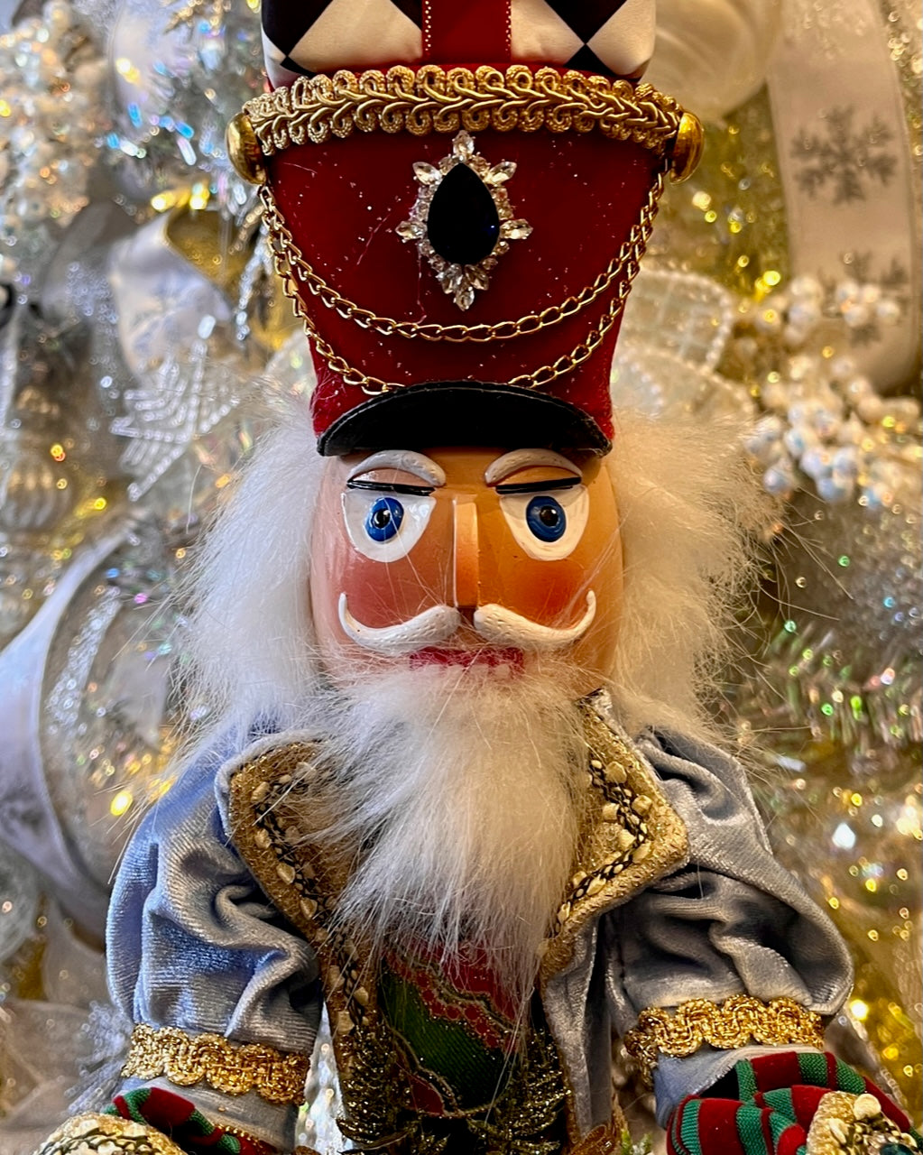 MARK ROBERTS NUTCRACKER WITH PRESENT 29 INCH 51-58986