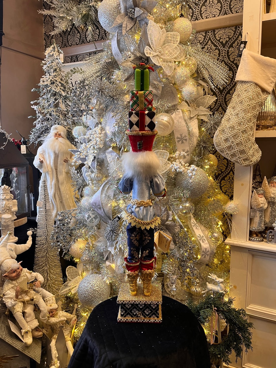 MARK ROBERTS NUTCRACKER WITH PRESENT 29 INCH 51-58986