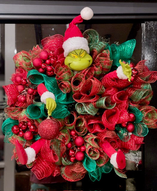 A GRINCH CHRISTMAS DECORATED WREATH 65CM
