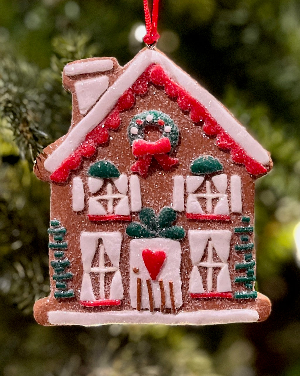 GINGERBREAD HOUSE WITH WREATH ORNAMENT HOS-9007