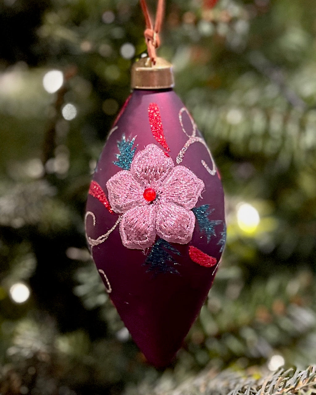 BURGUNDY FLORAL TEARDROP GLASS ORNAMENT XGMLPB3