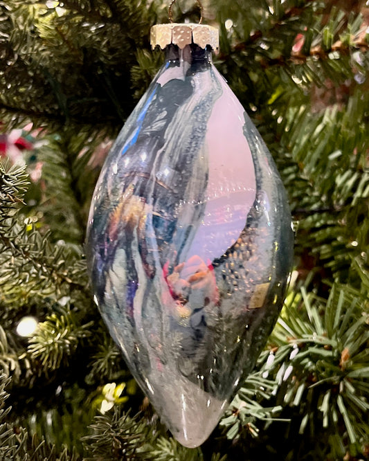 GREEN & WHITE MARBLED TEARDROP GLASS ORNAMENT XGRFEM3