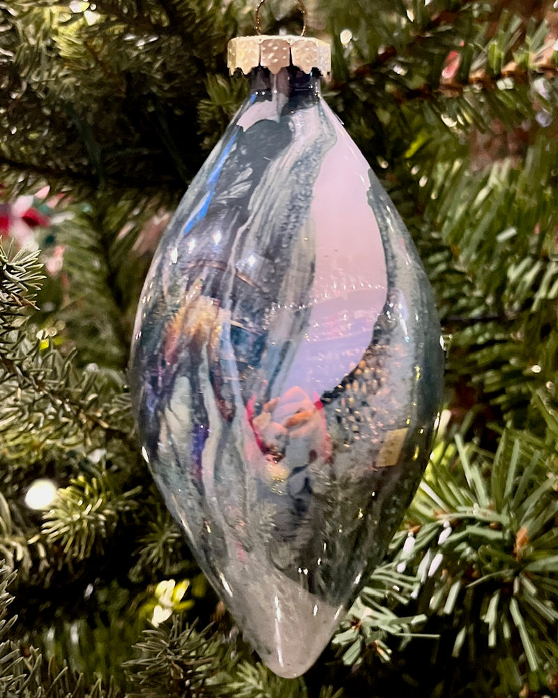 GREEN & WHITE MARBLED TEARDROP GLASS ORNAMENT XGRFEM3
