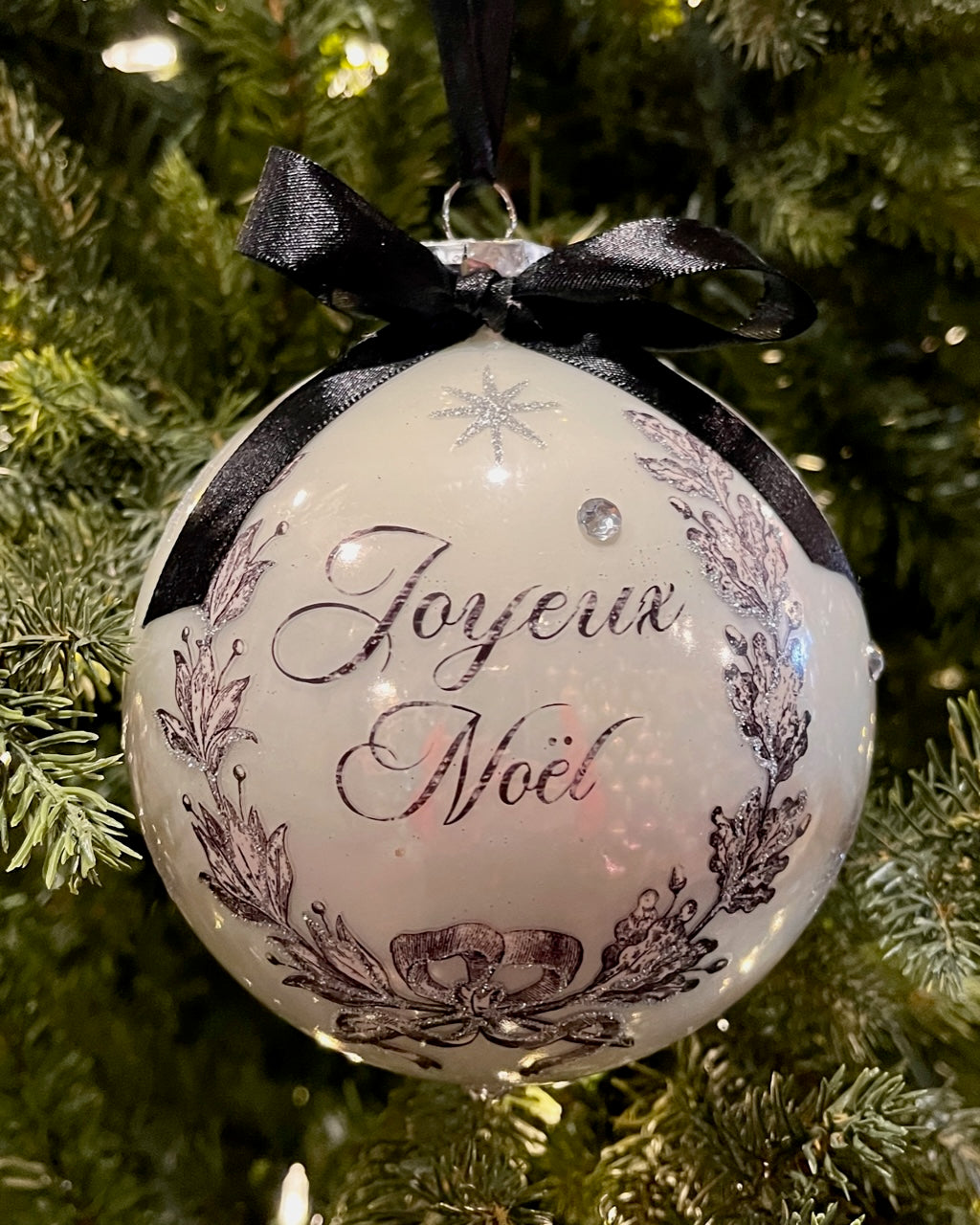 VINTAGE JOYEUX NOEL BLACK & WHITE 5 INCH GLASS ORNAMENT 4524622