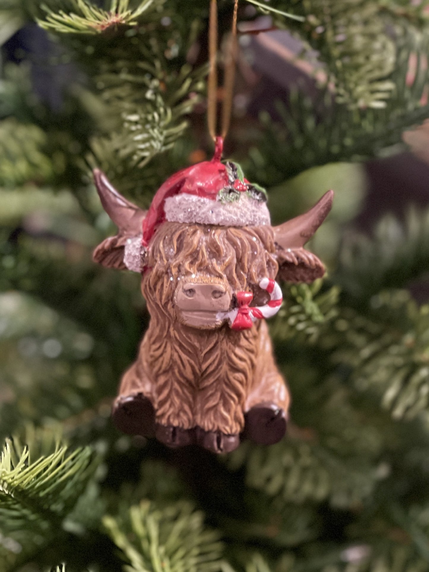 HIGHLAND COW WITH SANTA HAT ORNAMENT XM846
