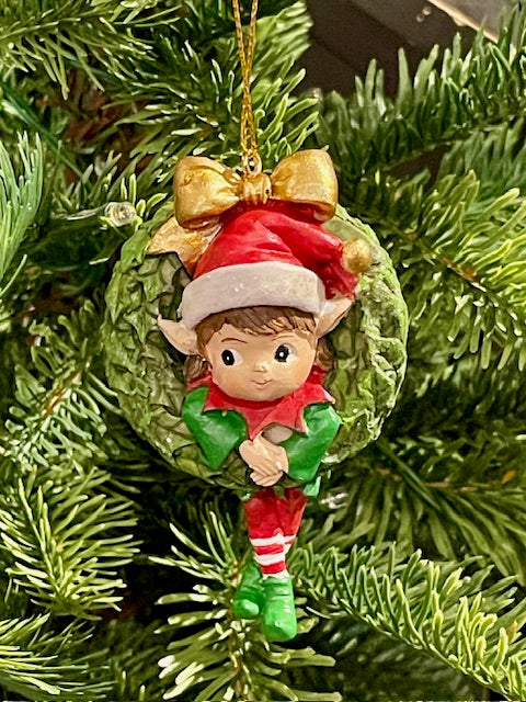 ELF IN WREATH HANGING ORNAMENT XM833