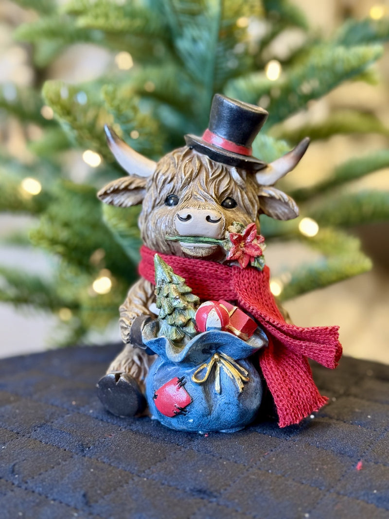 SITTING HIGHLAND COW WITH TOP HAT XM836S