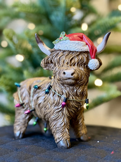 STANDING HIGHLAND COW WITH TOP HAT & LIGHTS XM837