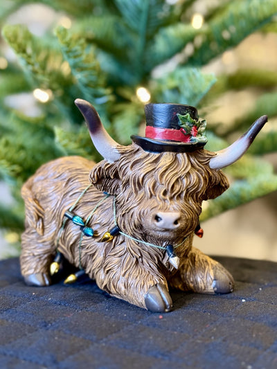 CROUCHING HIGHLAND COW WITH TOP HAT & LIGHTS XM837