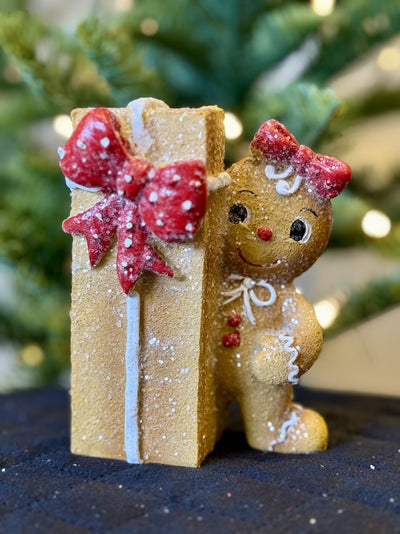 GINGERBREAD GIRL WITH GIFT BOX XM799