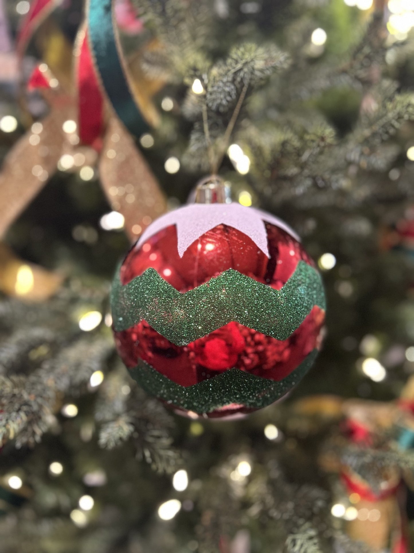 RED/WHITE GREEN 15CM BAUBLE XM0144