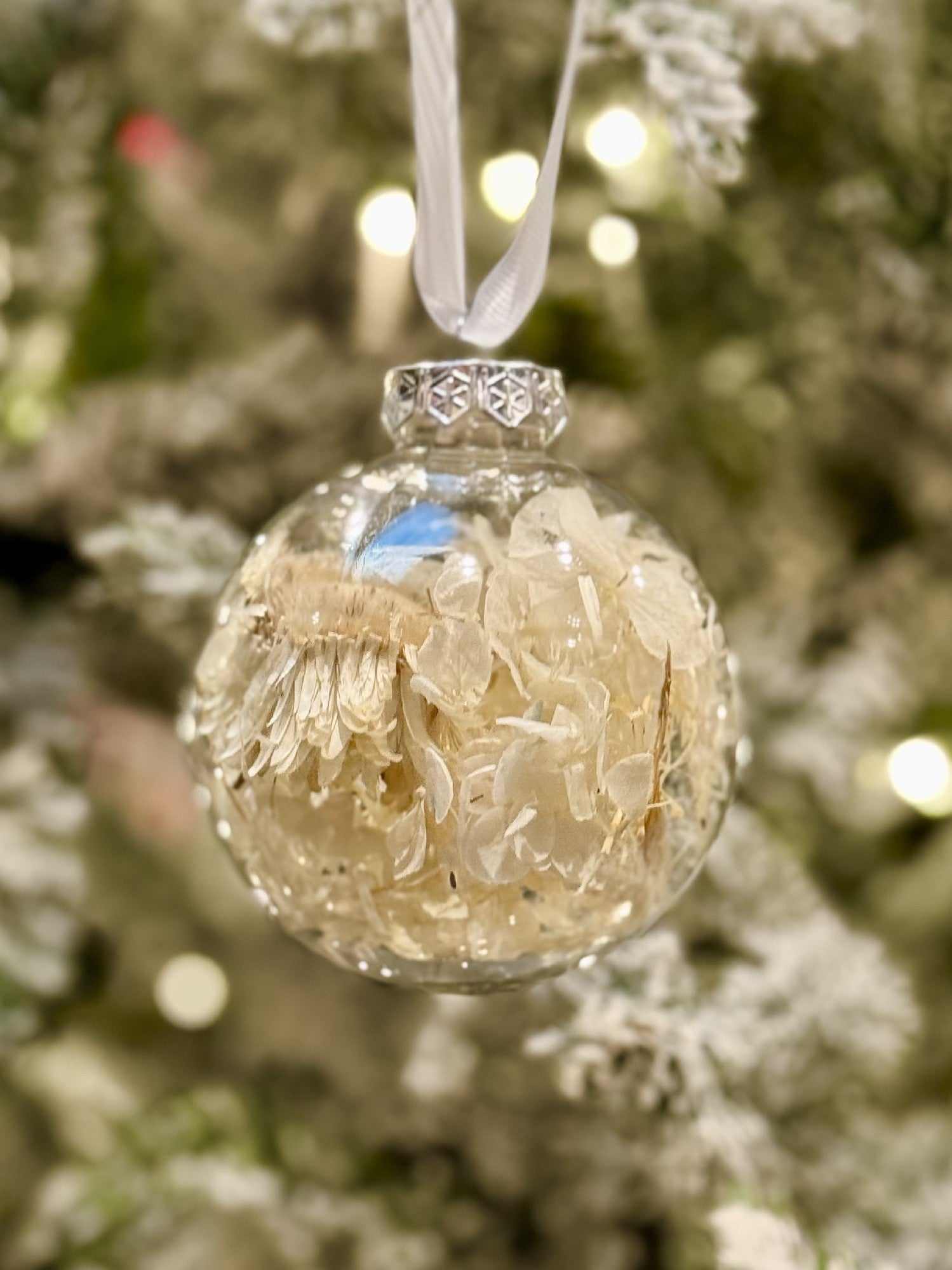 DRIED FLOWER CHRISTMAS BAUBLE - WHITE DP_XM_W