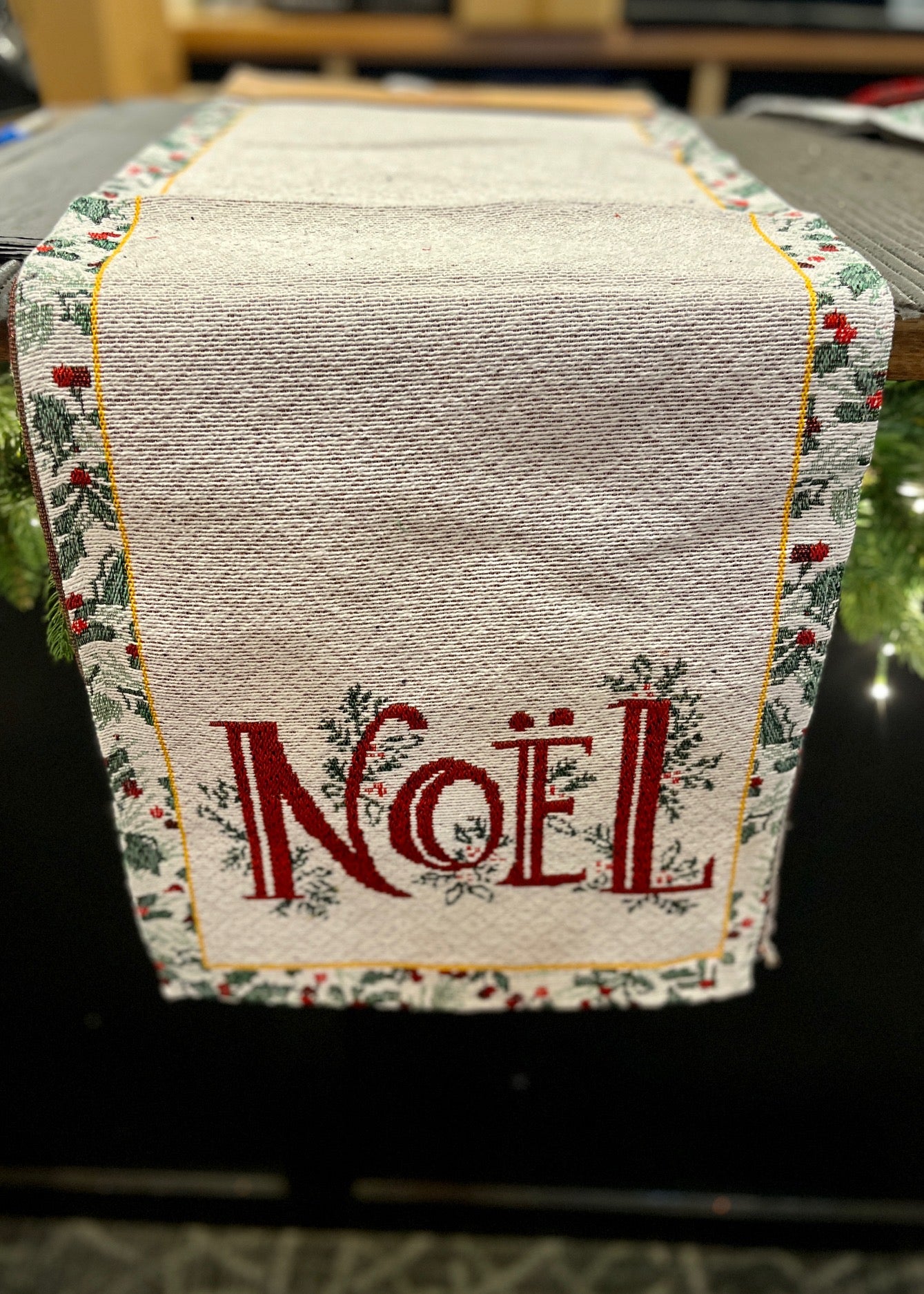 NOEL TAPESTRY TABLE RUNNER 974-RX