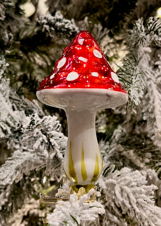 POINTED TOADSTOOL GLASS CLIP ON UC574042