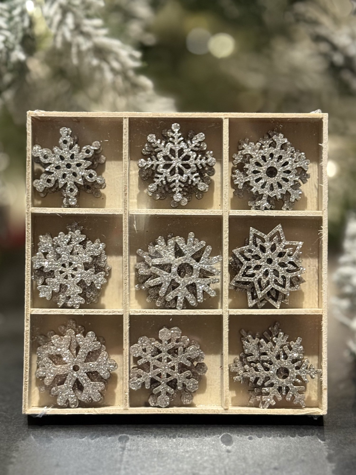 18PC Plywood Snowflake Decoration - Silver Glitter XM0289