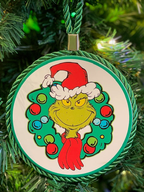 GRINCH WITH WREATH HANGING ORNAMENT XSIGN67