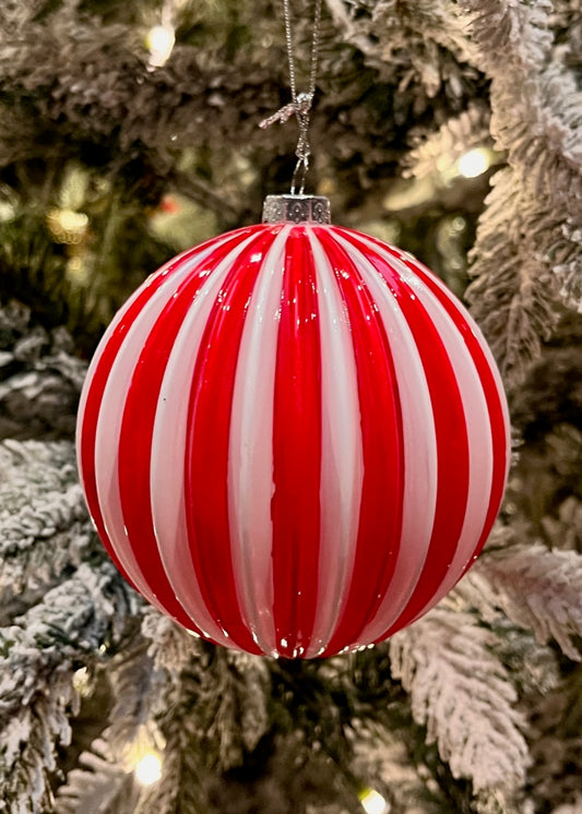 RED & WHITE STRIPED ROUND GLASS ORNAMENT 4520059