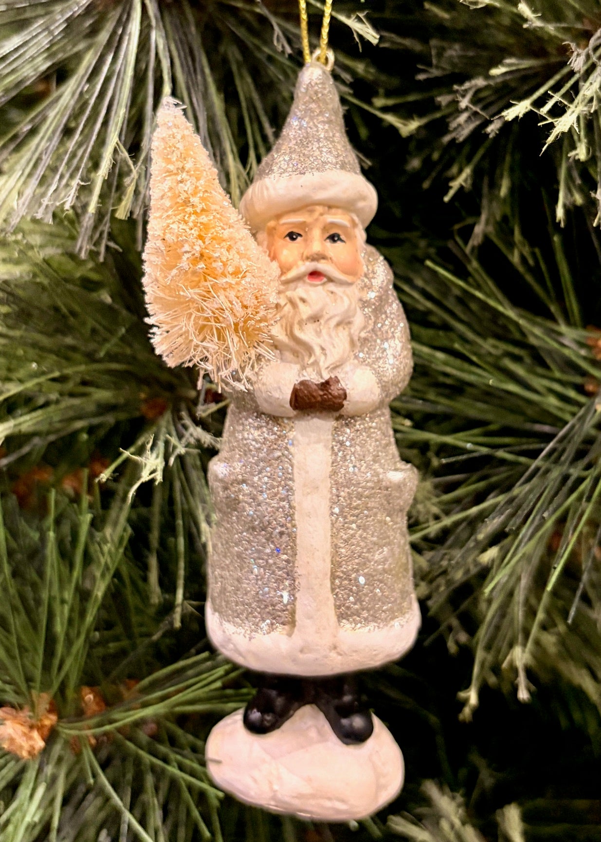 WHITE BELSNICKLE HANGING ORNAMENT 4507035
