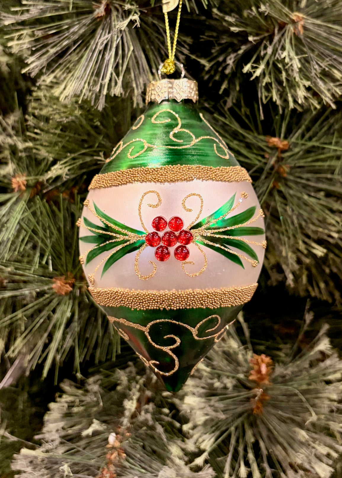 GREEN WITH LEAF DETAIL TEARDROP GLASS HANGING ORNAMENT 4524847