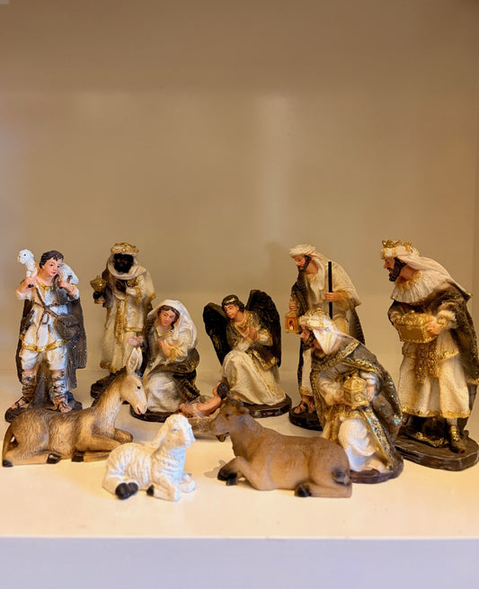 WHITE & GOLD 12 PIECE NATIVITY SET NS87318