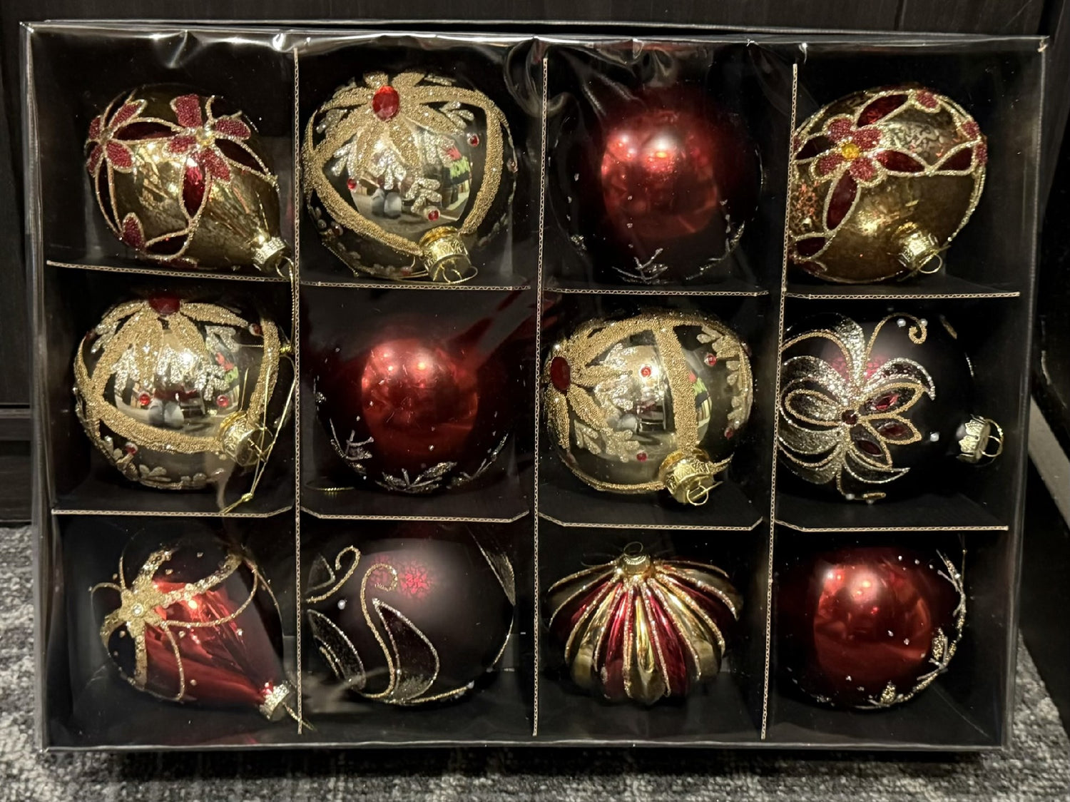 AMANDA'S ORNAMENT COLLECTION - BURGUNDY & GOLD
