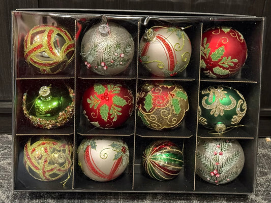 AMANDA'S ORNAMENT COLLECTION - TRADITIONAL HOLLY PLAID