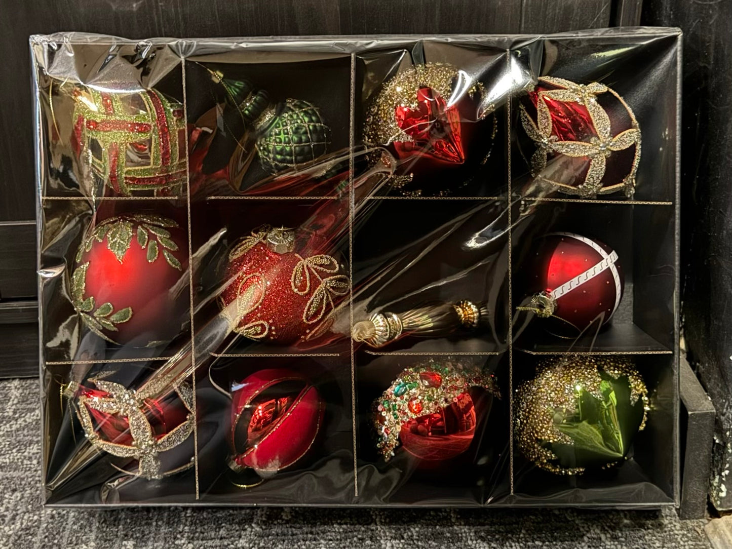 AMANDA'S ORNAMENT COLLECTION - TRADITIONAL