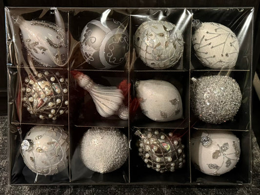 AMANDA'S ORNAMENT COLLECTION - SNOWY WHITE & SILVER