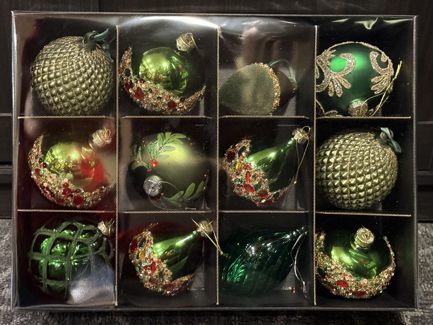 AMANDA'S ORNAMENT COLLECTION - GREEN MAGIC