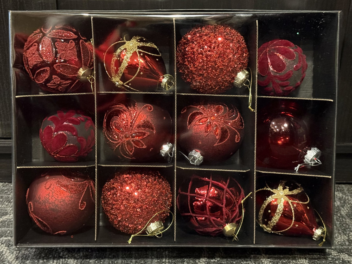 AMANDA'S ORNAMENT COLLECTION - RICH REDS