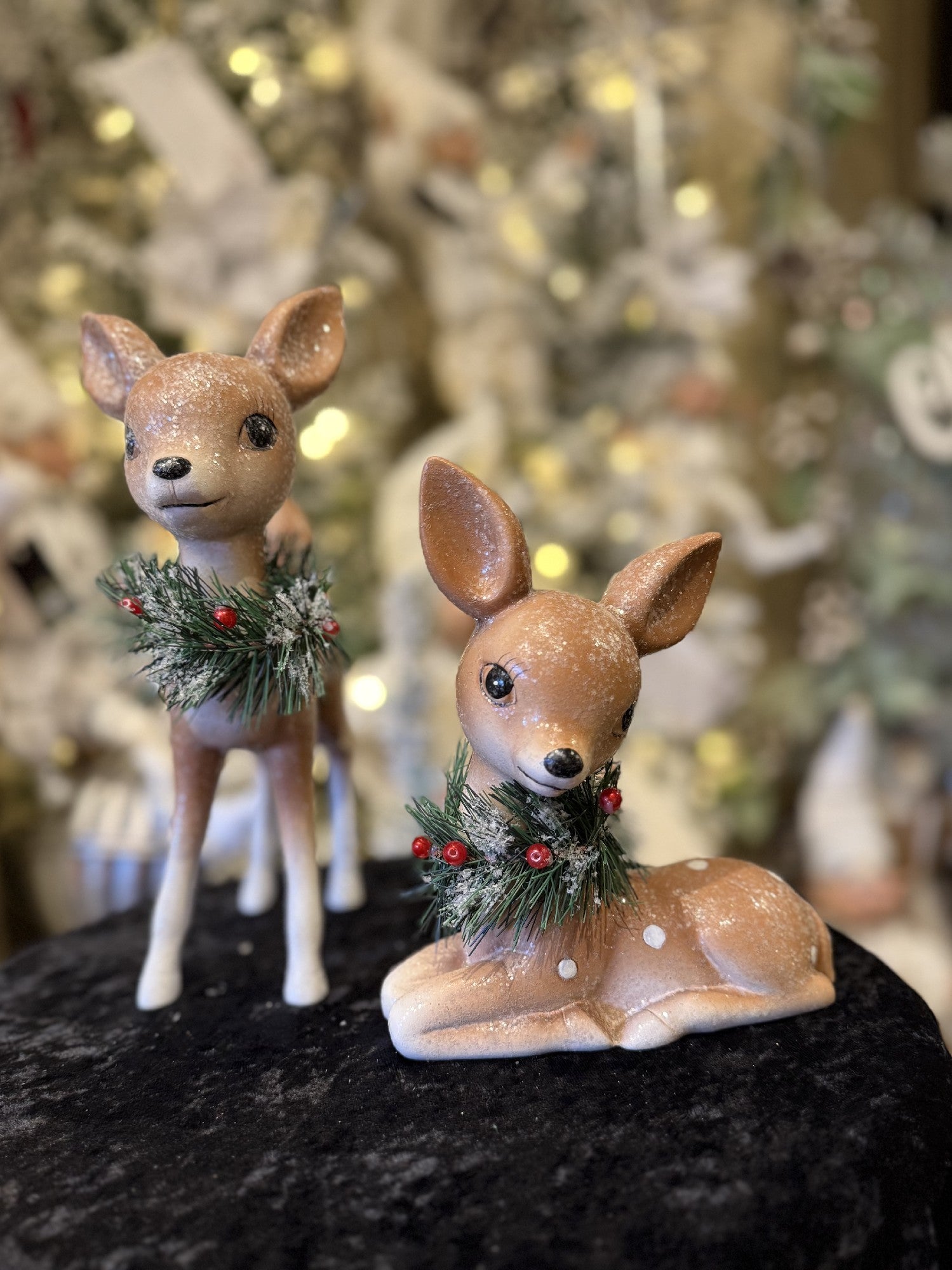 VINTAGE PAIR OF DEER WITH BRISTLE WREATHS 4419000