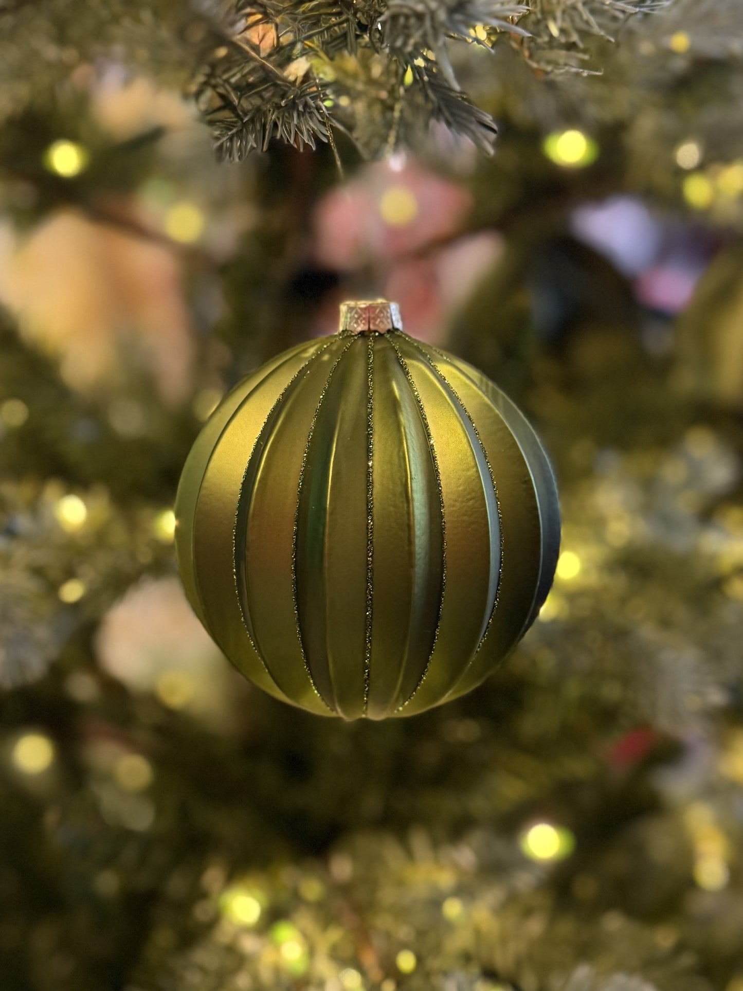 SAGE GREEN RIBBED ROUND HANGING ORNAMENT 4524965