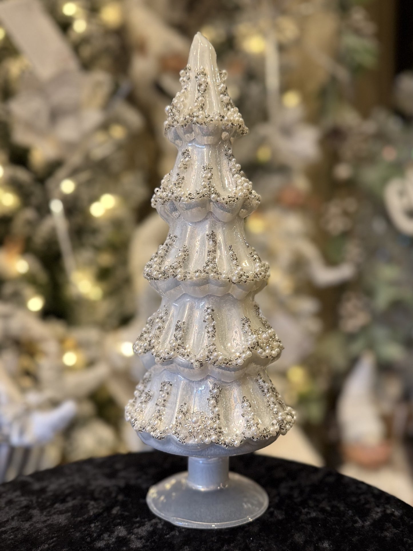 LARGE MILK GLASS WITH PEARL FINISH TREE 4523006