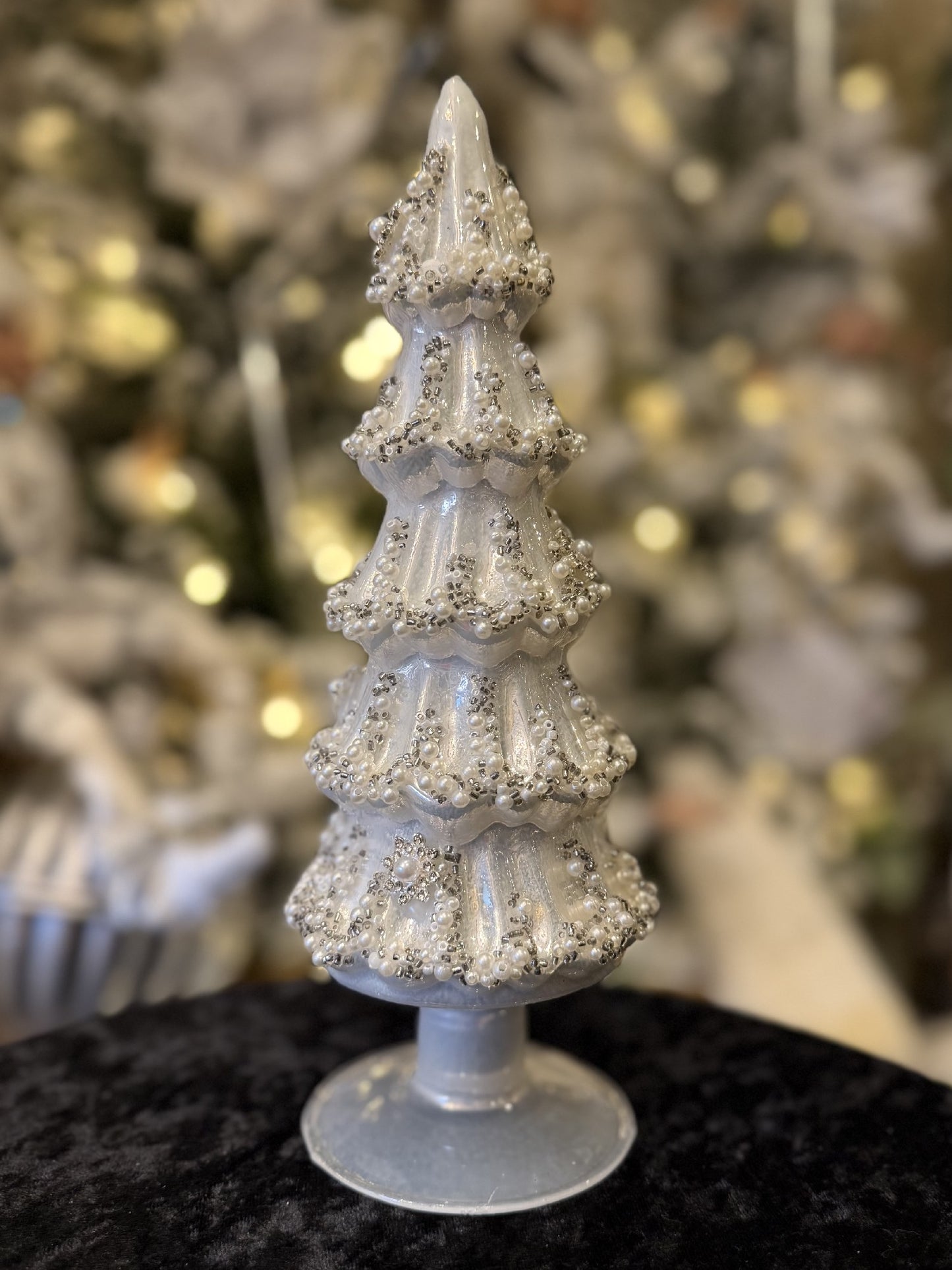 SMALL MILK GLASS WITH PEARL FINISH TREE 4523006