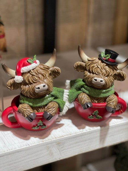 HIGHLAND COW WITH SANTA HAT IN CUP XM881