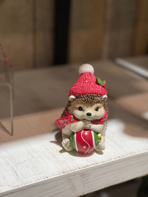 CHRISTMAS HEDGEHOG WITH BAUBLE XM888