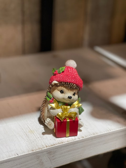 CHRISTMAS HEDGEHOG WITH PRESENT XM888